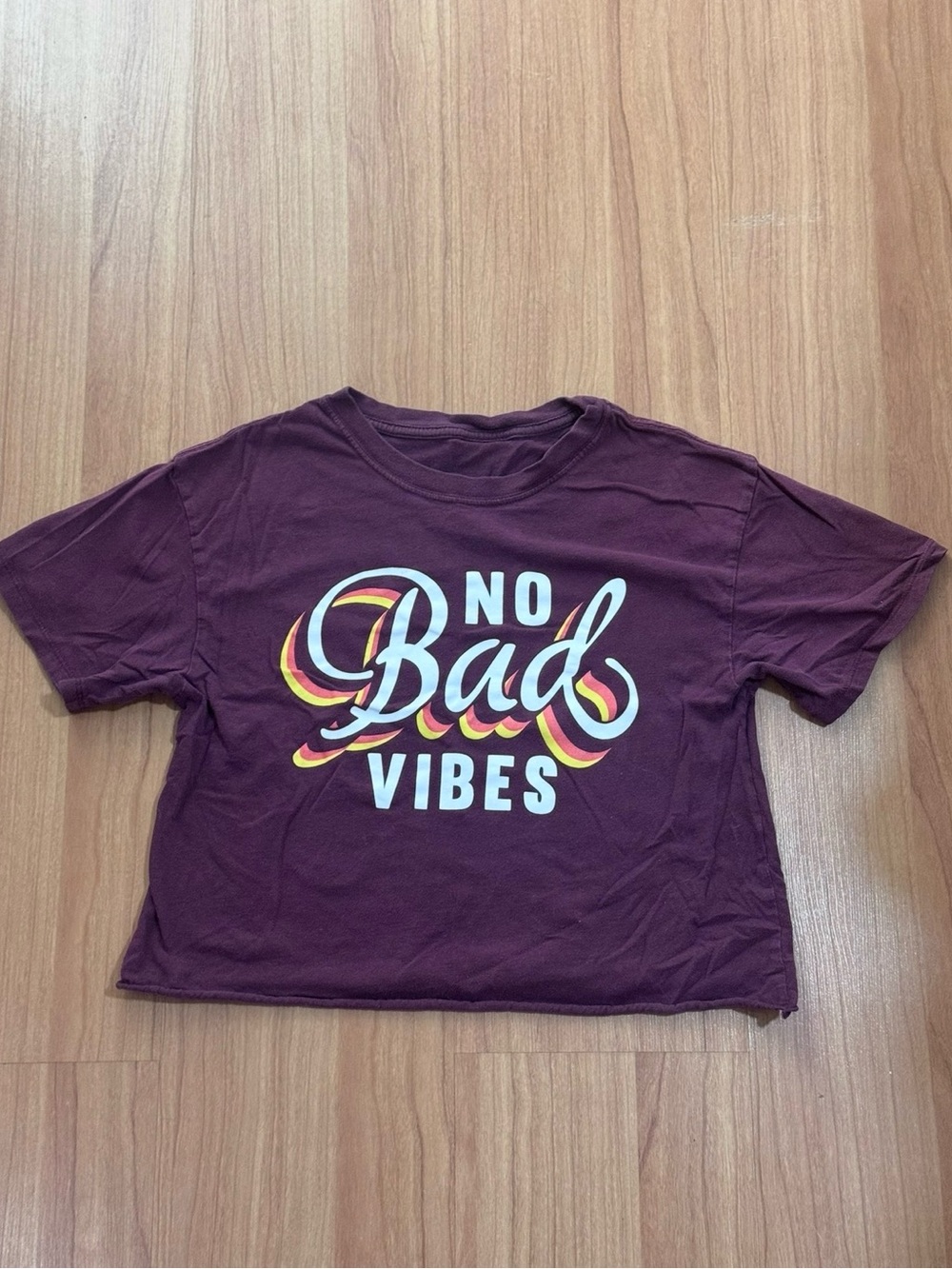 Burgundy "No Bad Vibes" Cropped Graphic Tee XS